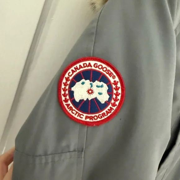 Canada Goose Chilliwack Bomber with Fur Hood - Gray - Small - Picture 4 of 8